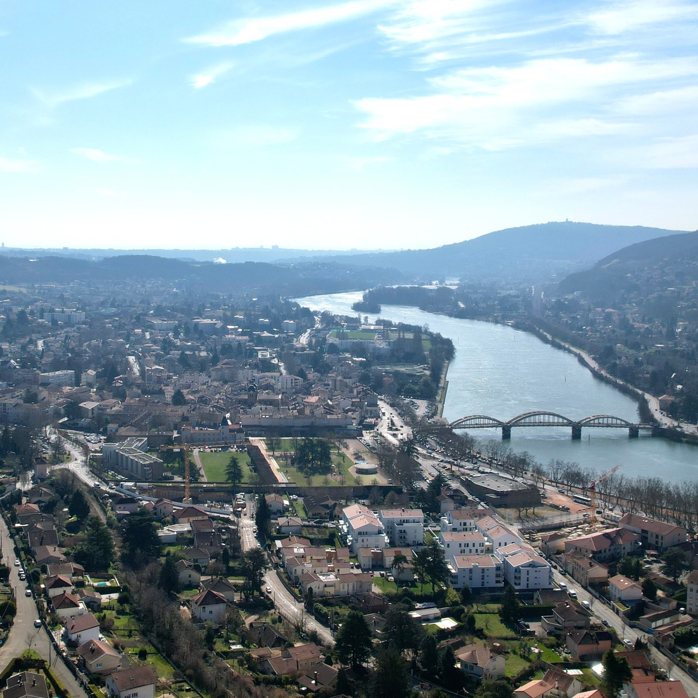 #neuville #neuvillesursaone #fleurieu #fleurieusursaone #albigny #pont #drone #dronephotography #dronelife #droneoftheday #dronepilot